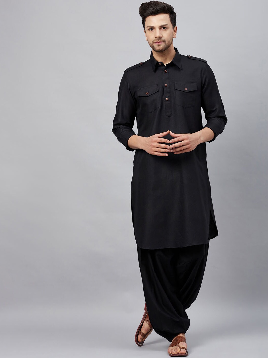 

VASTRAMAY Shirt Collar Roll Up Sleeves Pathani Kurta with Patiala, Black