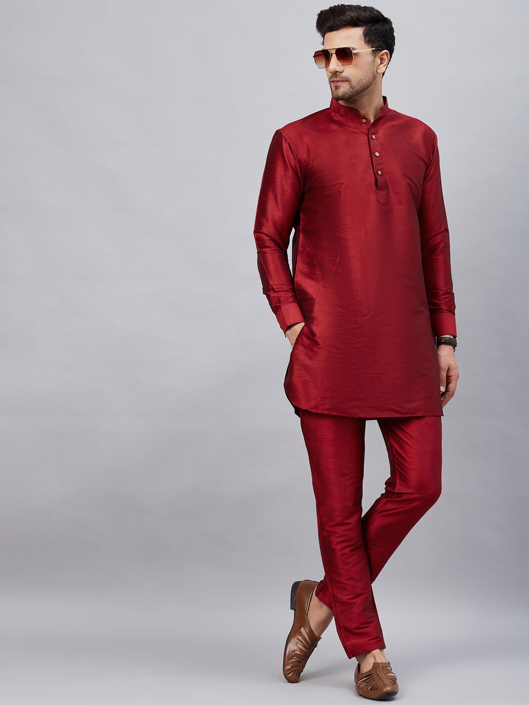 

VASTRAMAY Men Mandarin Collar Straight Kurta with Trousers, Maroon