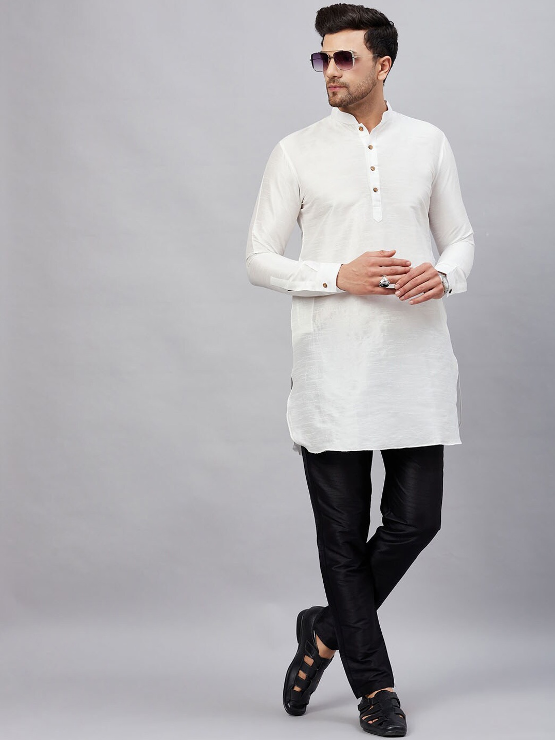 

VASTRAMAY Mandarin Collar Curved Hem Straight Kurta with Trousers, White