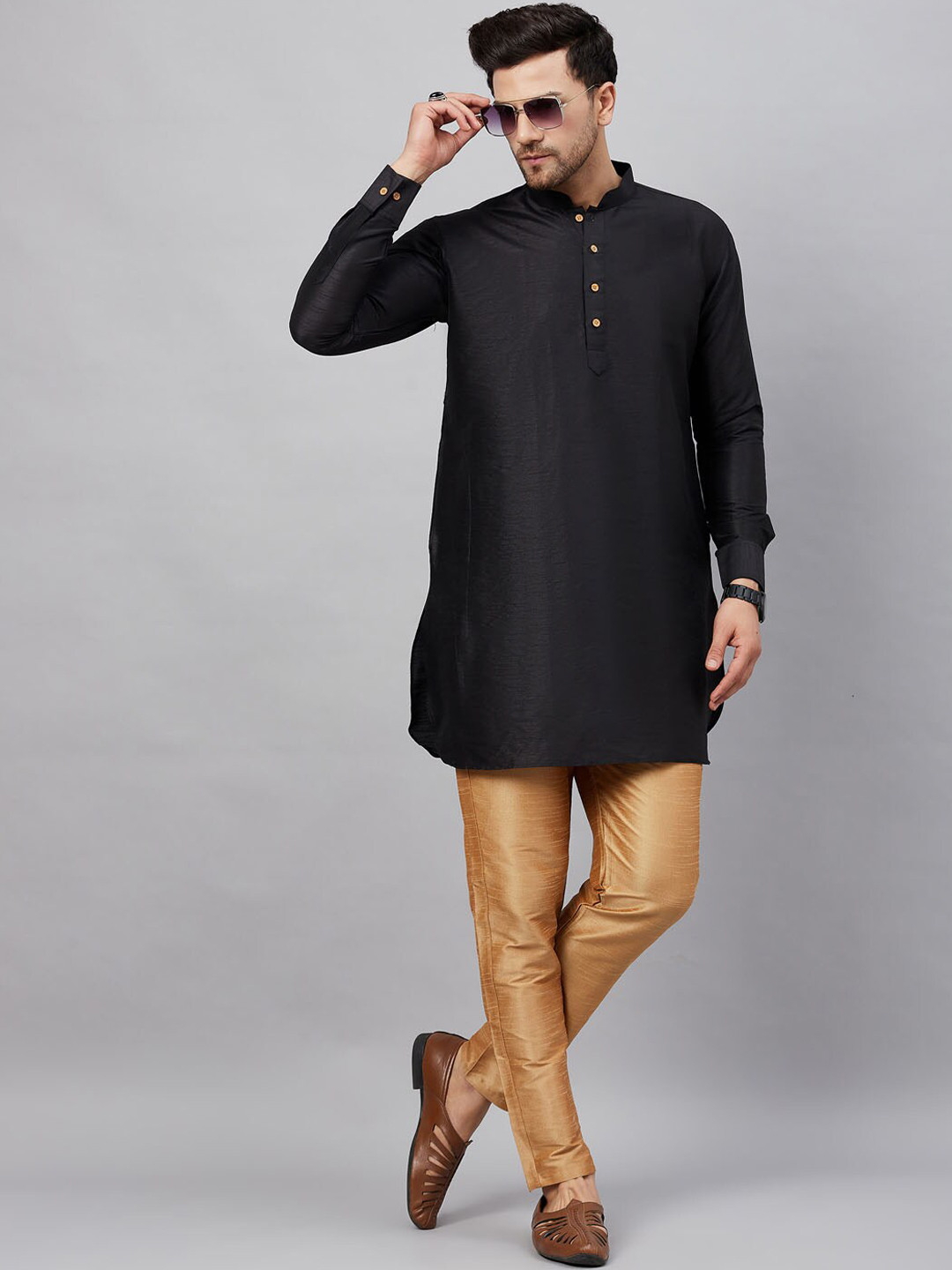 

VASTRAMAY Mandarin Collar Curved Hem Straight Hem Kurta with Trousers, Black