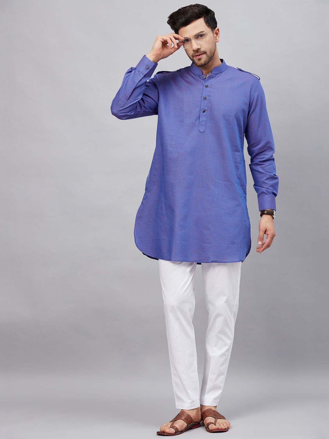 

VASTRAMAY Mandarin Collar Pathani Style Curved Hem Kurta with Trousers, Blue