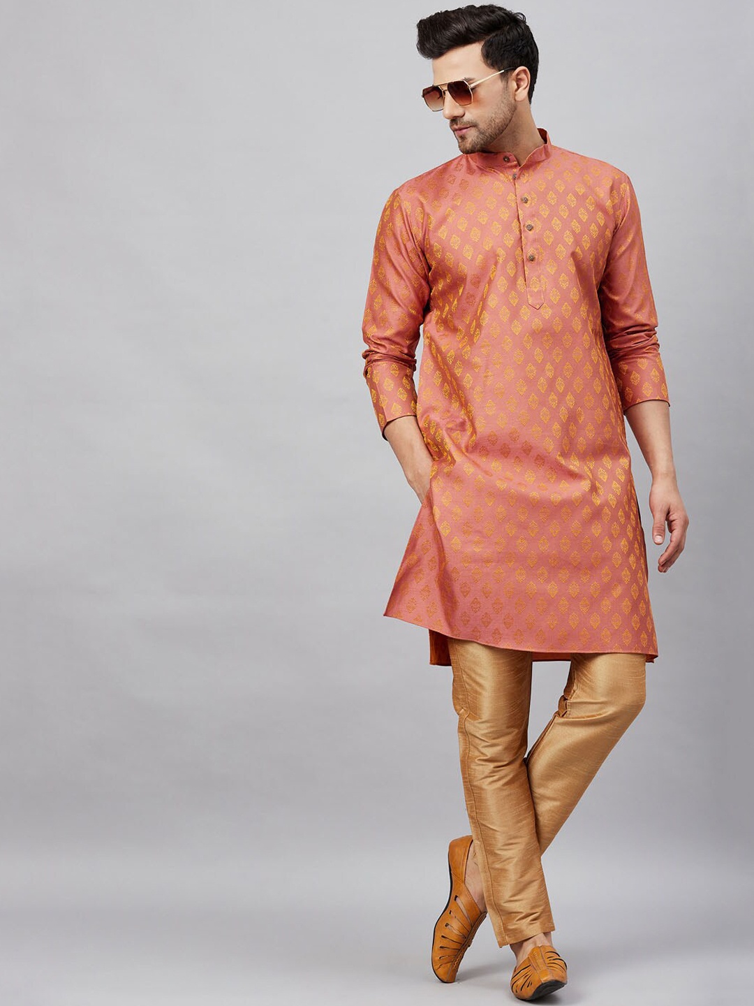 

VASTRAMAY Woven Design Mandarin Collar Regular Kurta with Trousers, Rose gold