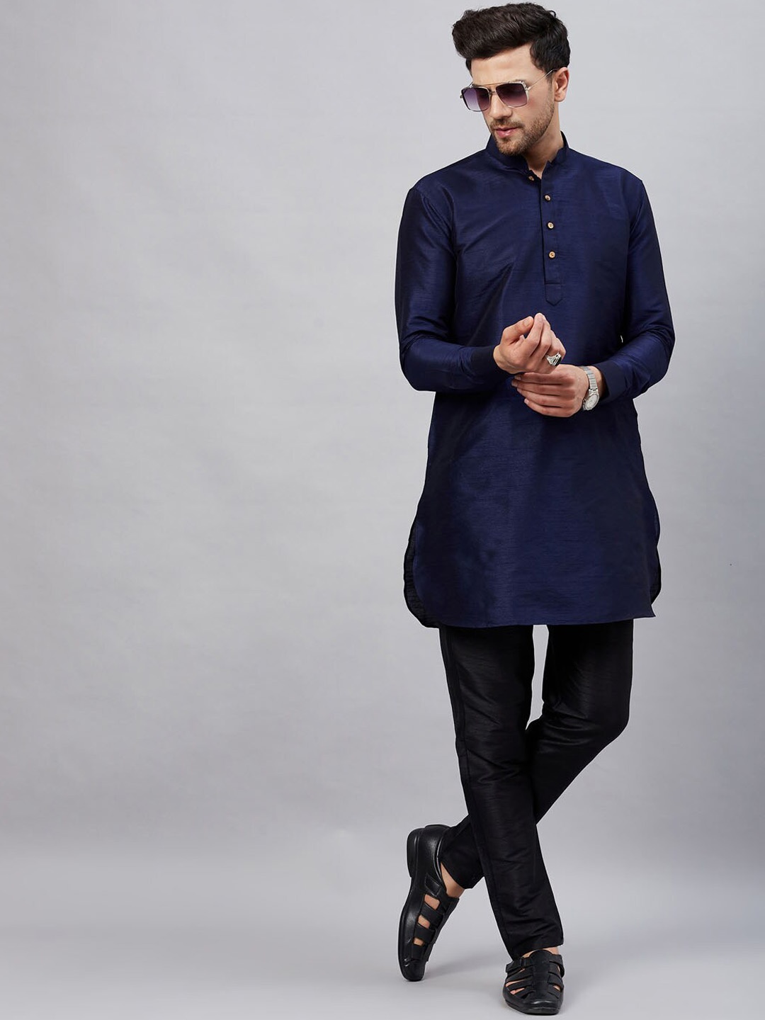 

VASTRAMAY Men Mandarin Collar Regular Kurta Sets, Navy blue