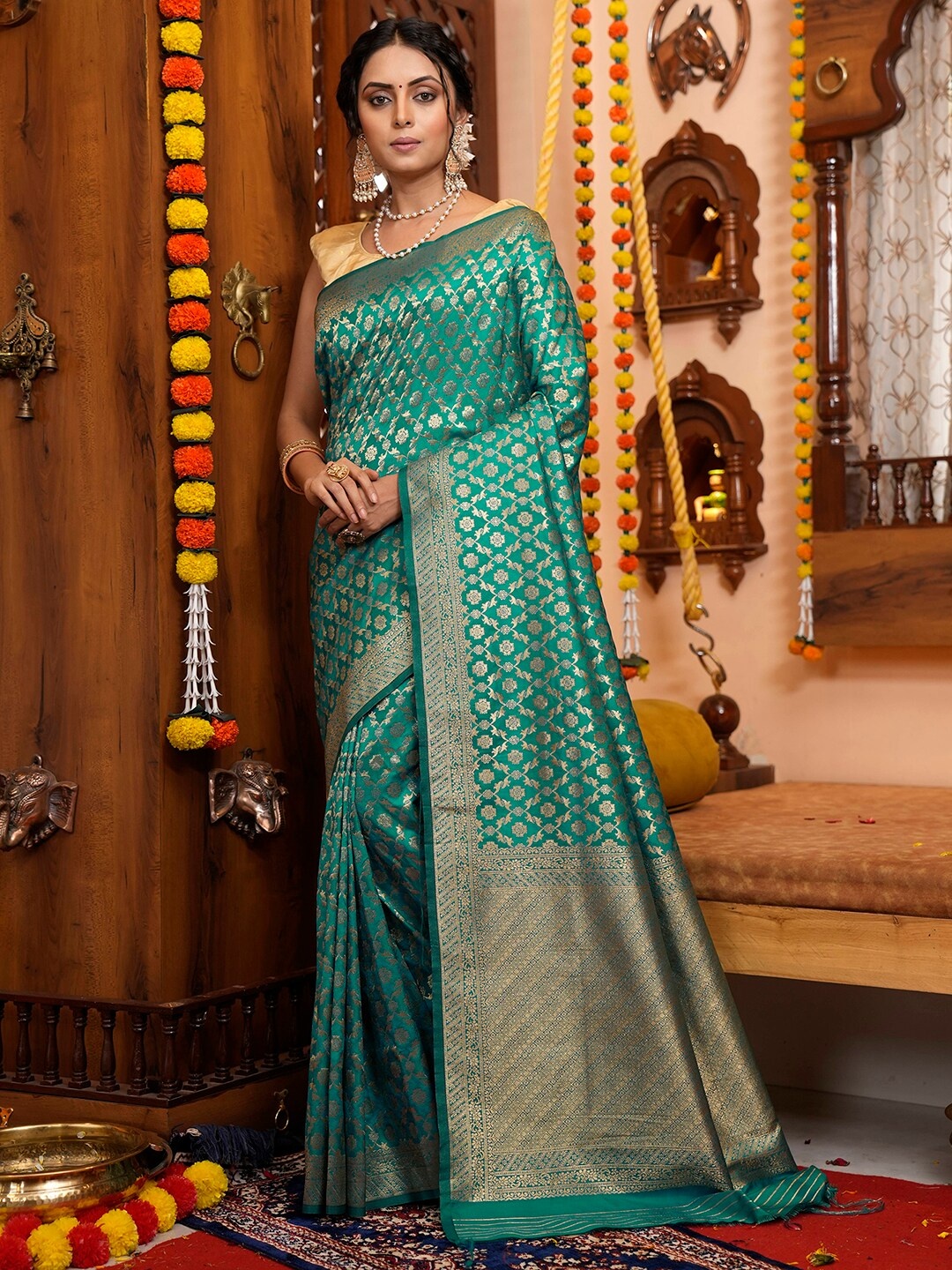 

Satrani Green & Gold-Toned Ethnic Motifs Woven Design Zari Banarasi Saree