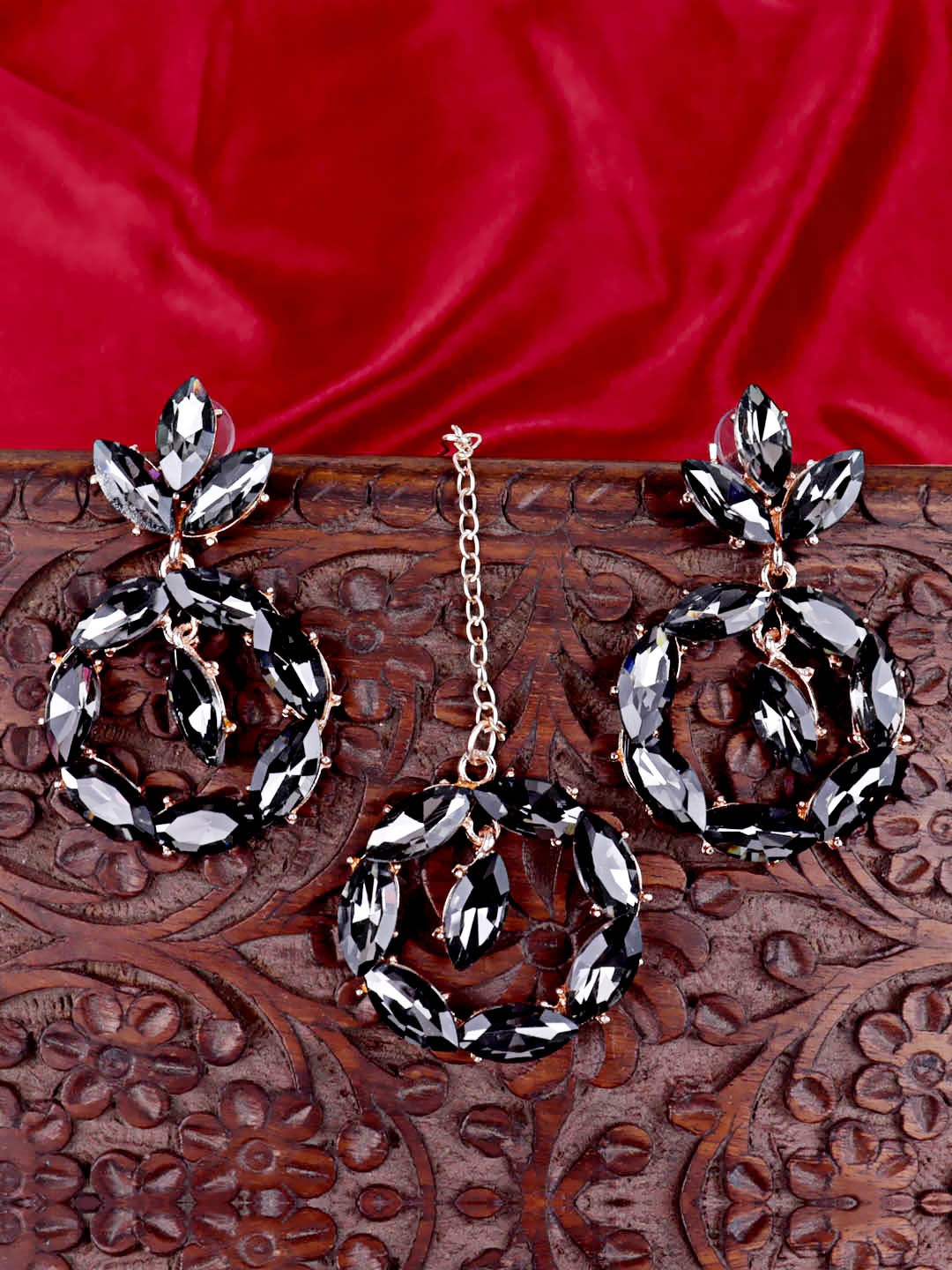 

VAGHBHATT Gold-Plated Stone-Studded Jewellery Set, Black