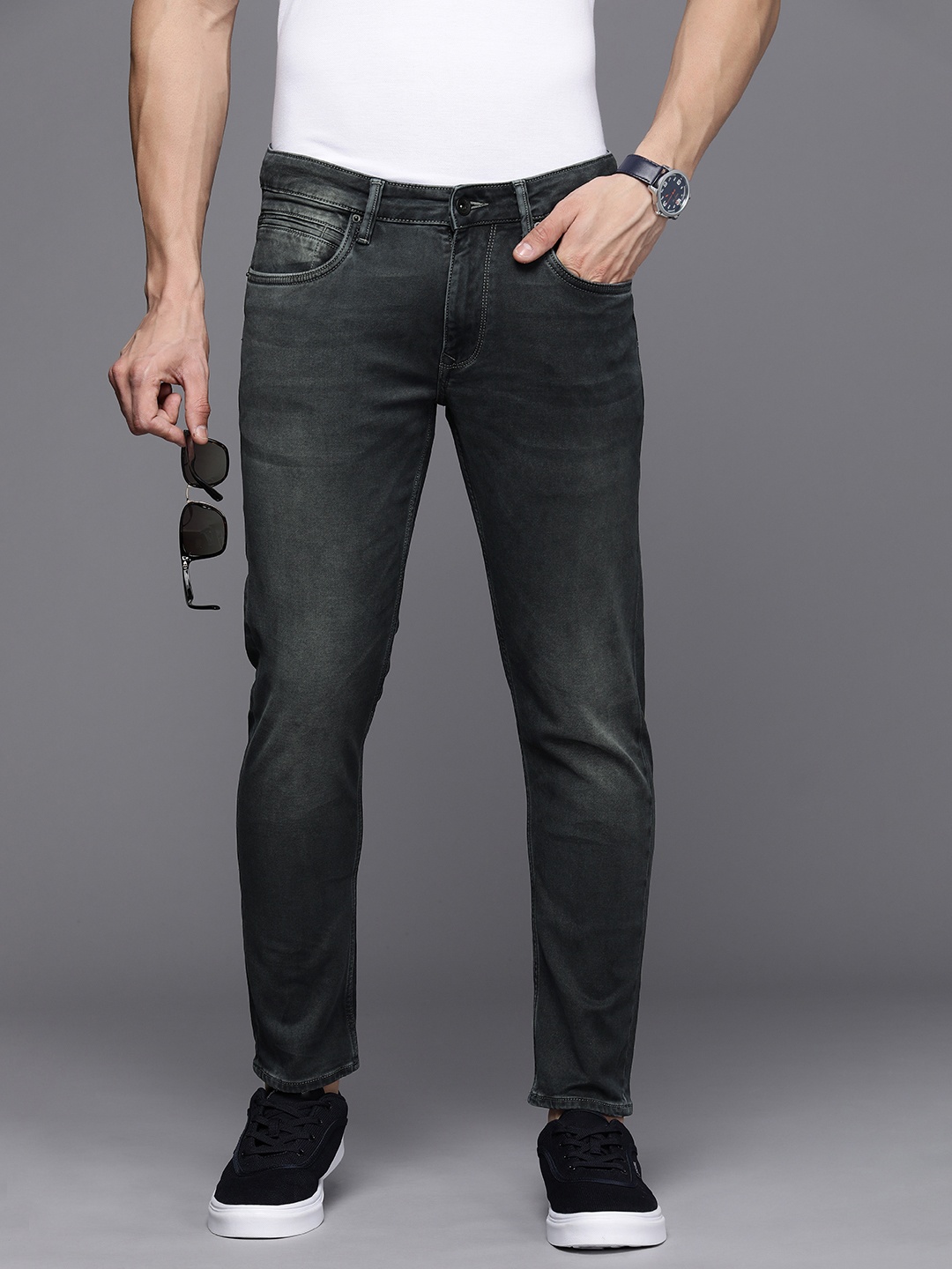 

Louis Philippe Jeans Men Slim Fit Light Fade Stretchable Jeans, Navy blue