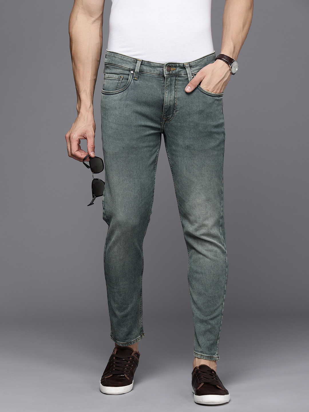

Louis Philippe Jeans Men Slim Fit Light Fade Stretchable Jeans, Blue