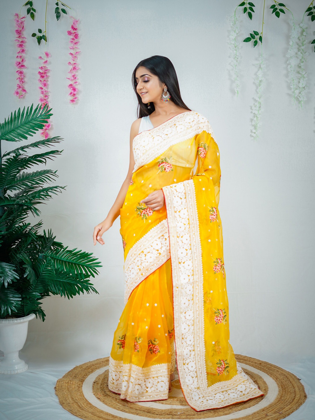 

Exclusiva Floral Embroidered Organza Saree, Yellow