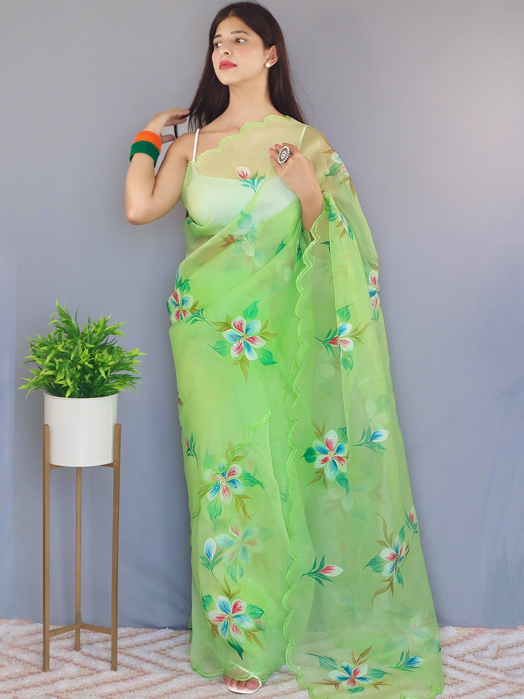 

Exclusiva Floral Printed Organza Saree, Green