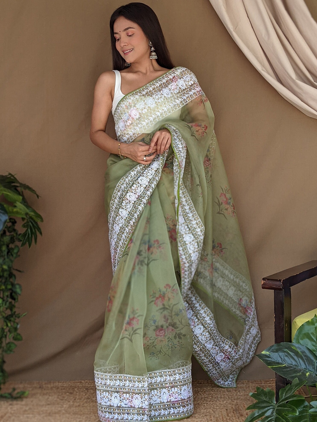 

Exclusiva Floral Printed Embroidered Organza Saree, Green