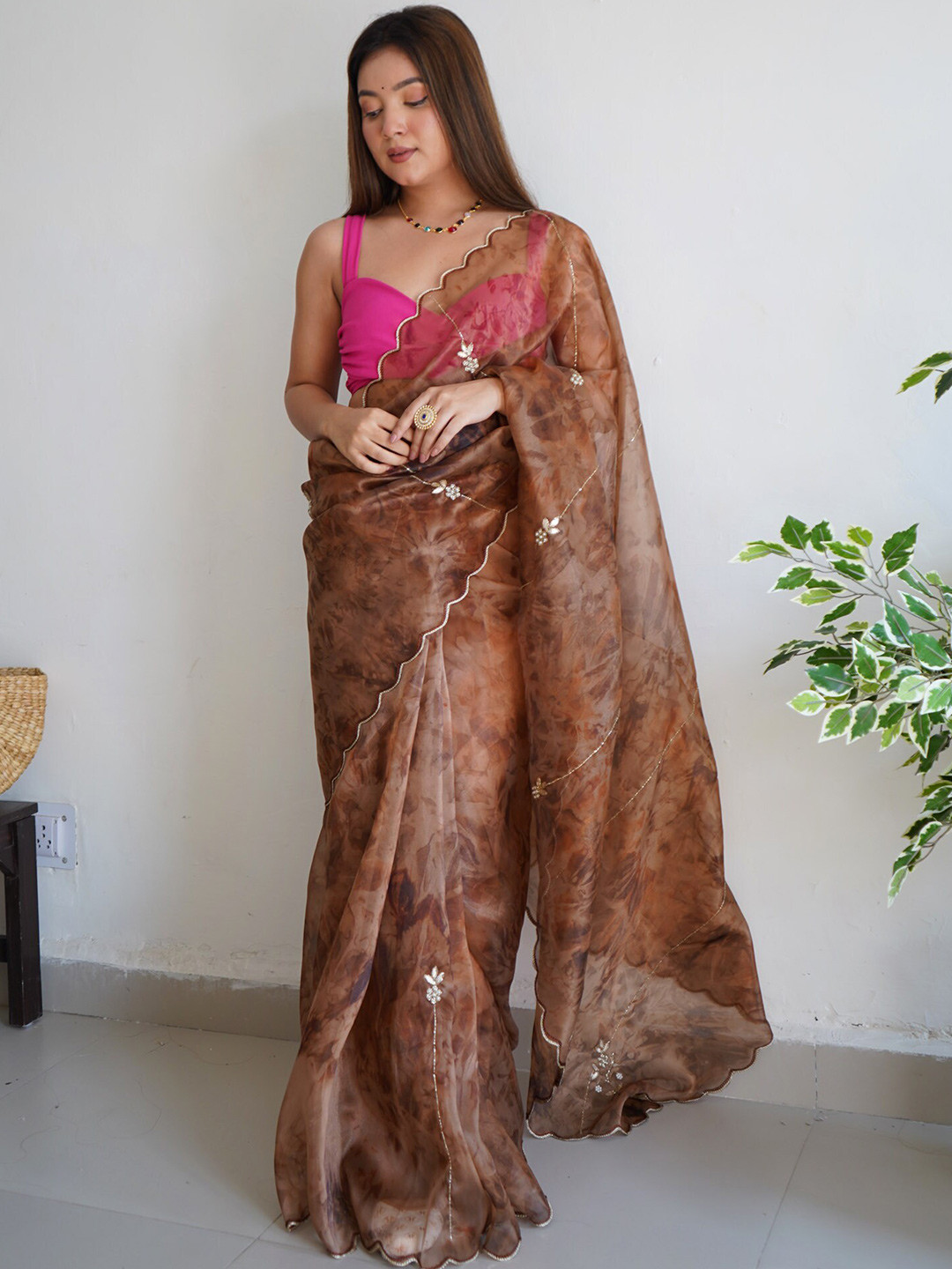 

Exclusiva Floral Printed Embroidered Organza Saree, Brown