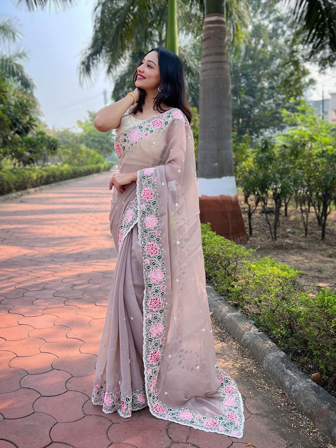 

Exclusiva Floral Embroidered Saree, Brown