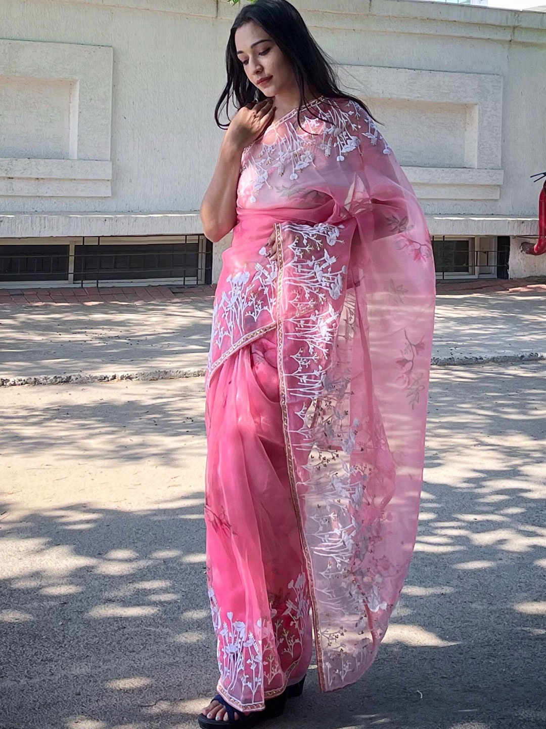 

Exclusiva Floral Embroidered Organza Saree, Pink