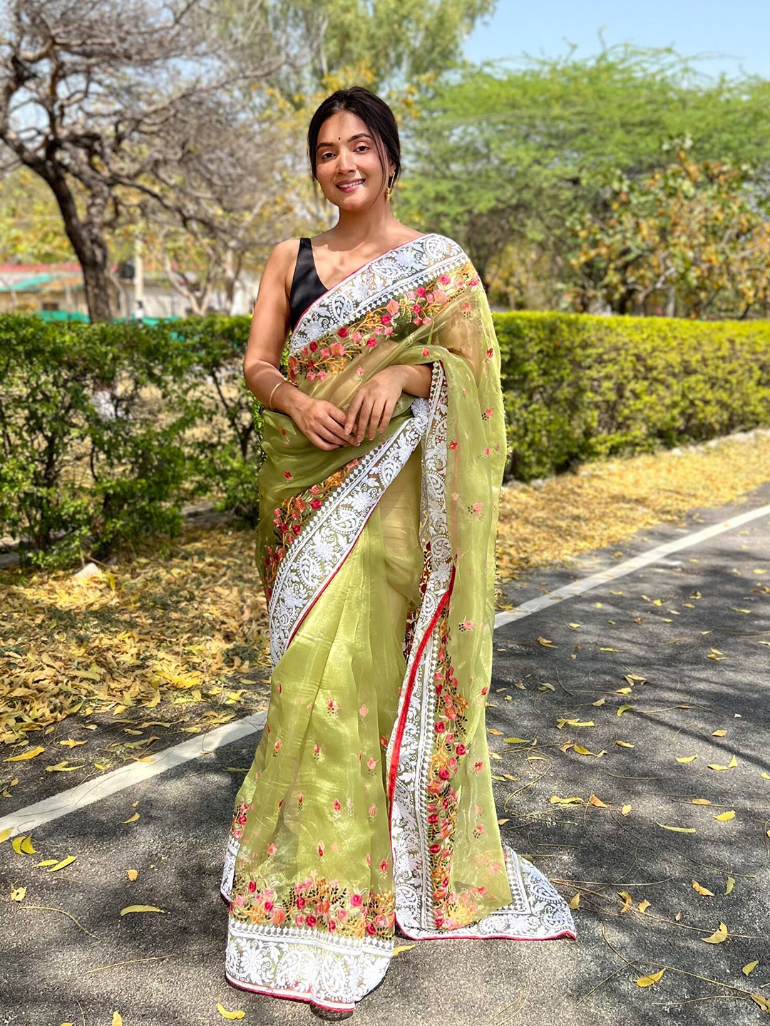 

Exclusiva Floral Embroidered Organza Saree, Green