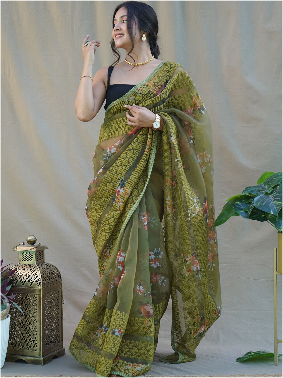 

Exclusiva Floral Printed Embroidered Organza Saree, Green