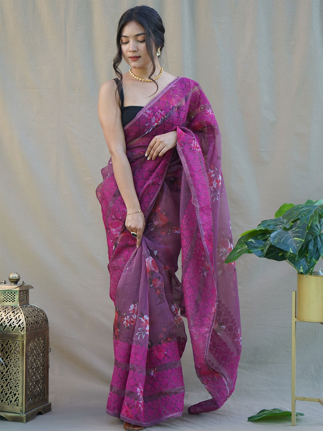 

Exclusiva Floral Printed Organza Saree, Magenta
