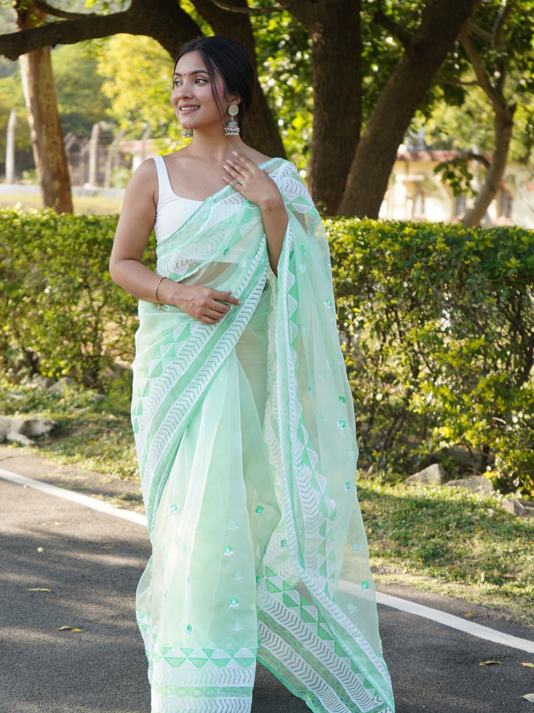 

Exclusiva Floral Embroidered Organza Saree, Green