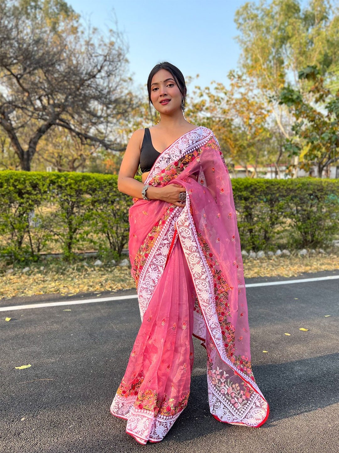 

Exclusiva Floral Embroidered Organza Saree, Pink