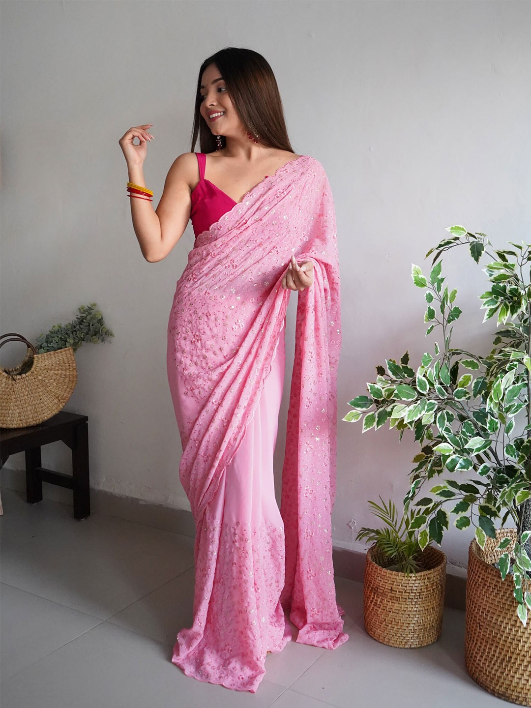 

Exclusiva Embellished Sequinned Saree, Pink