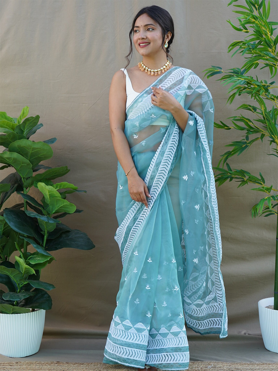 

Exclusiva Ethnic Motifs Embroidered Organza Saree, Teal