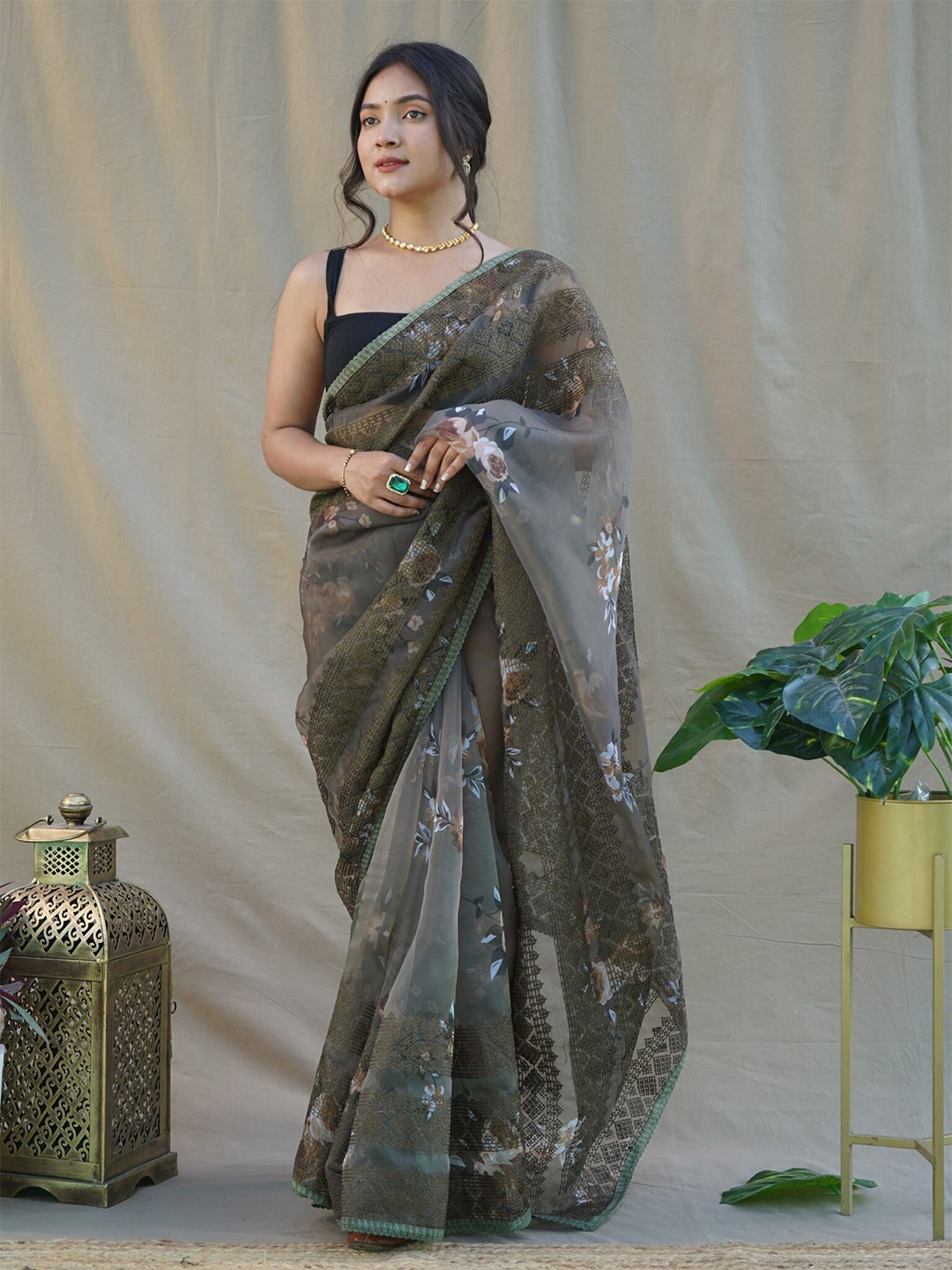

Exclusiva Floral Printed Organza Saree, Grey