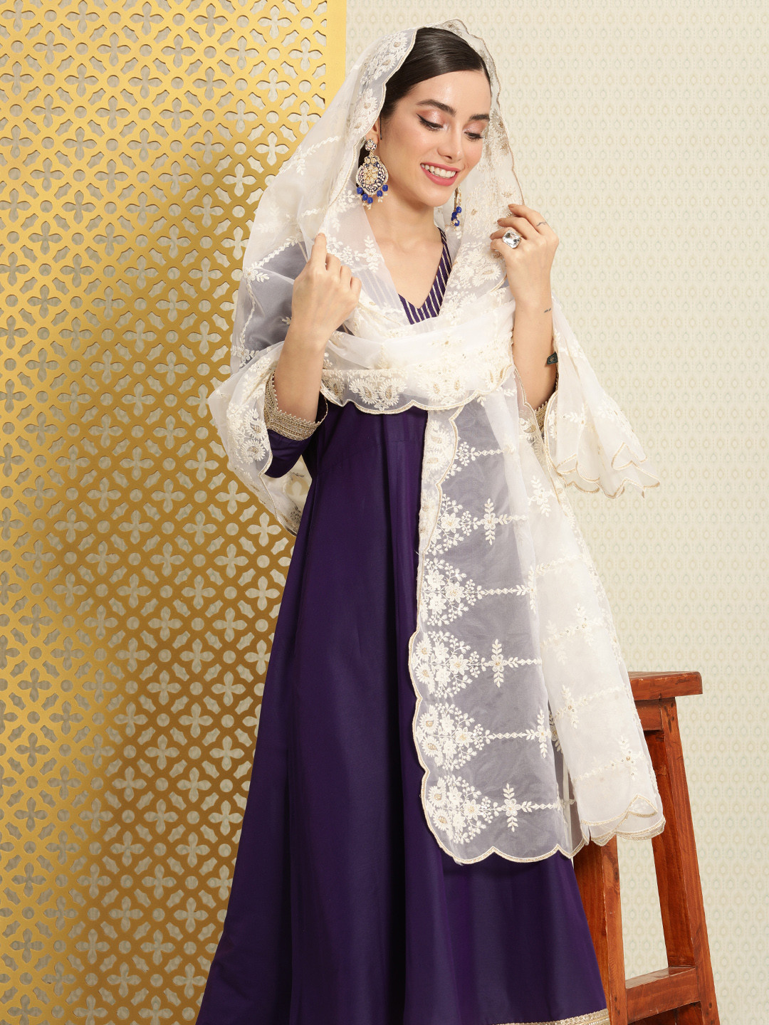 

House of Pataudi Embroidered Sequined Jashn Dupatta, White