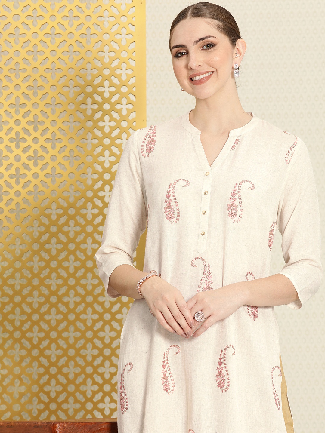 

House of Pataudi Floral Embroidered Jashn Kurta, Cream