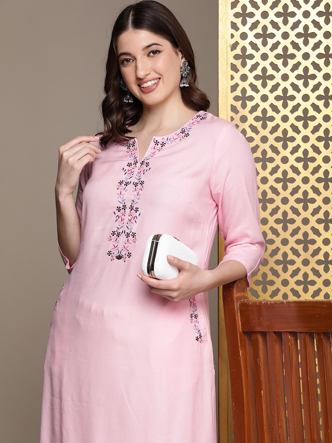 

House of Pataudi Floral Embroidered Thread Work Jashn Kurta, Pink