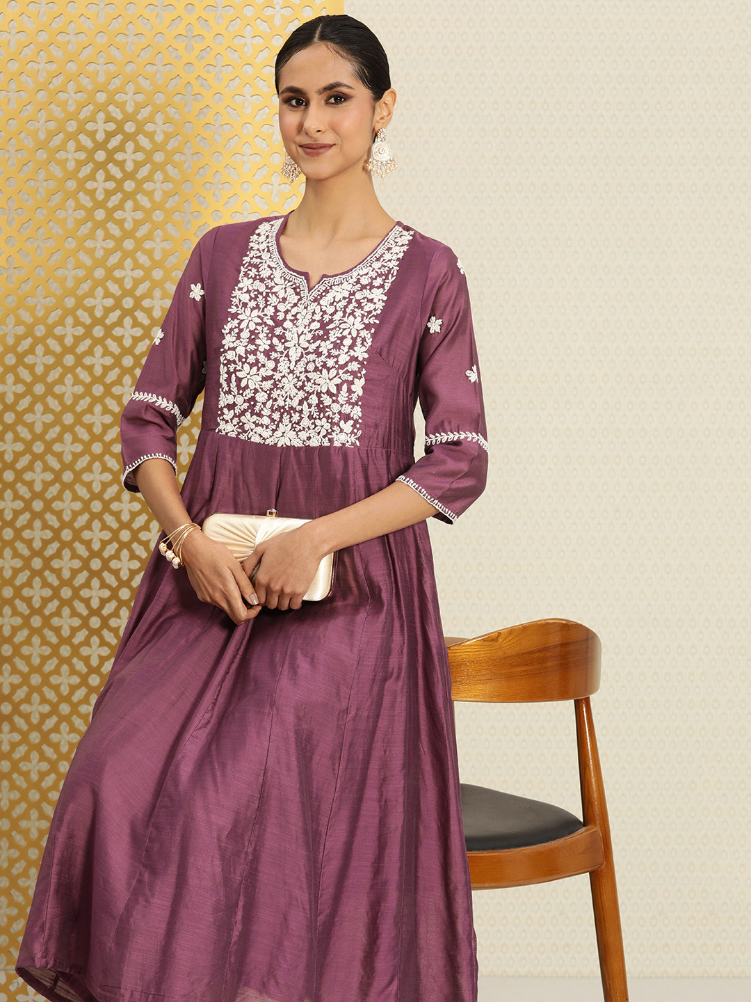 

House of Pataudi Women Floral Embroidered Regular Thread Work Jashn Kurta With Trousers, Purple