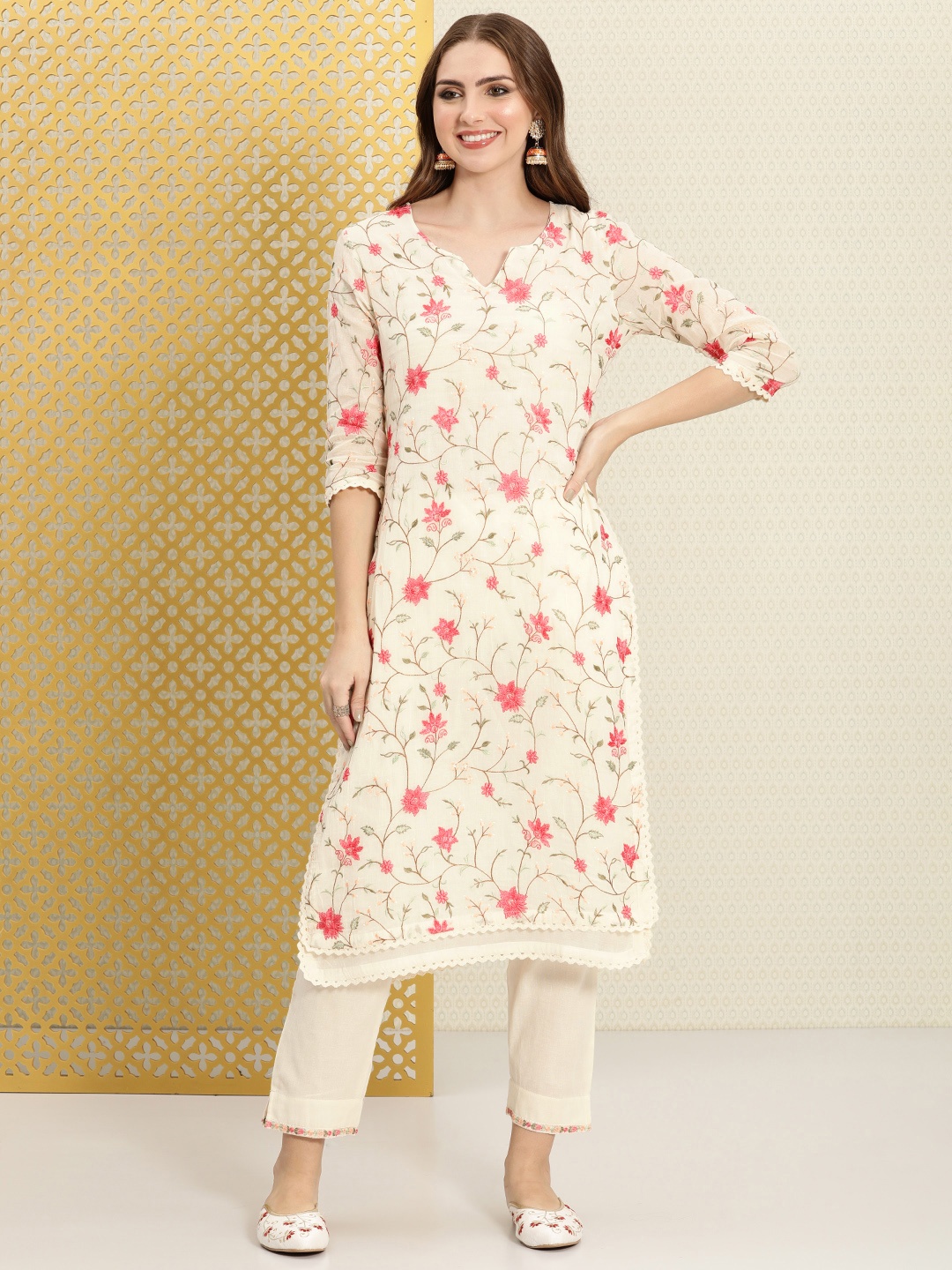 

House of Pataudi Women Floral Embroidered Thread Work Pure Cotton Jashn Kurta & Trousers, Off white