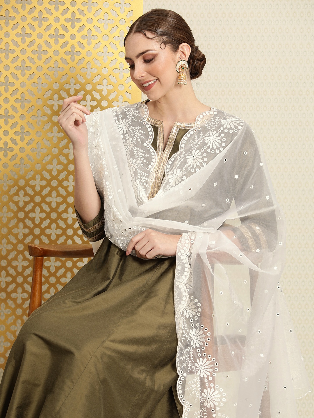 

House of Pataudi Embroidered Mirror Work Jashn Dupatta, White