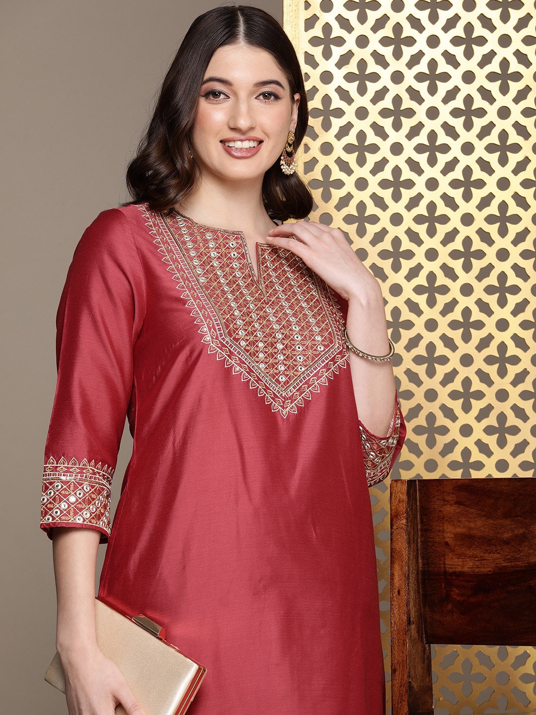 

House of Pataudi Ethnic Motifs Embroidered Sequinned Jashn Kurta, Maroon