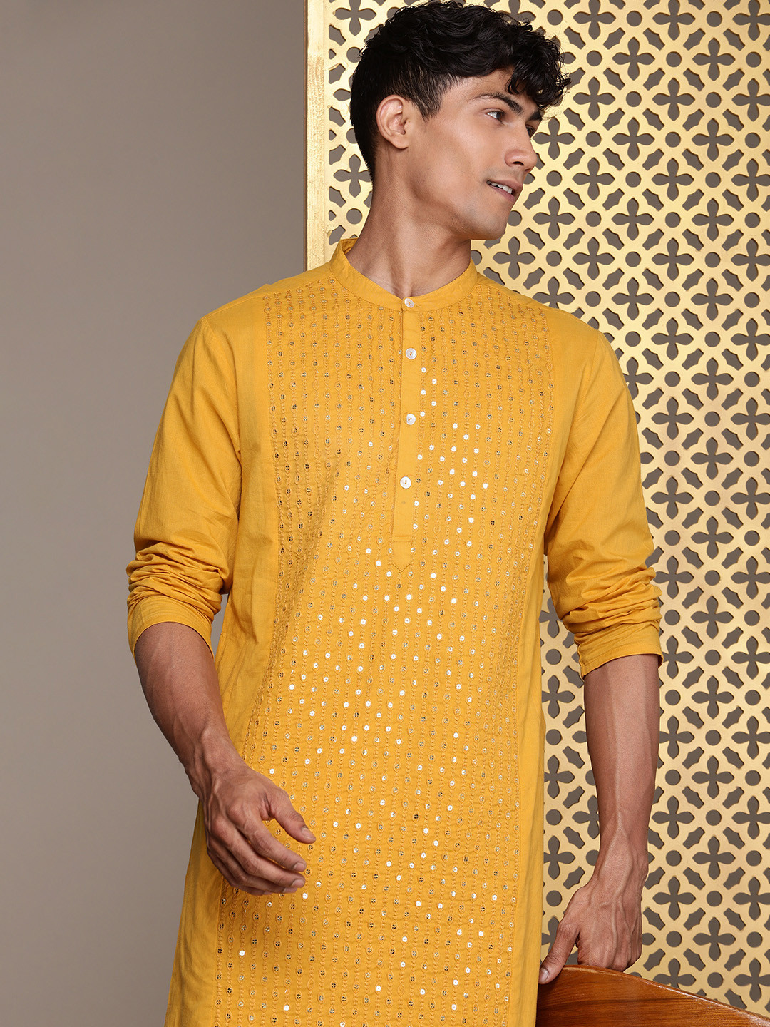 

House of Pataudi Men Floral Thread Work & Sequinned Pure Cotton Jashn Kurta, Yellow