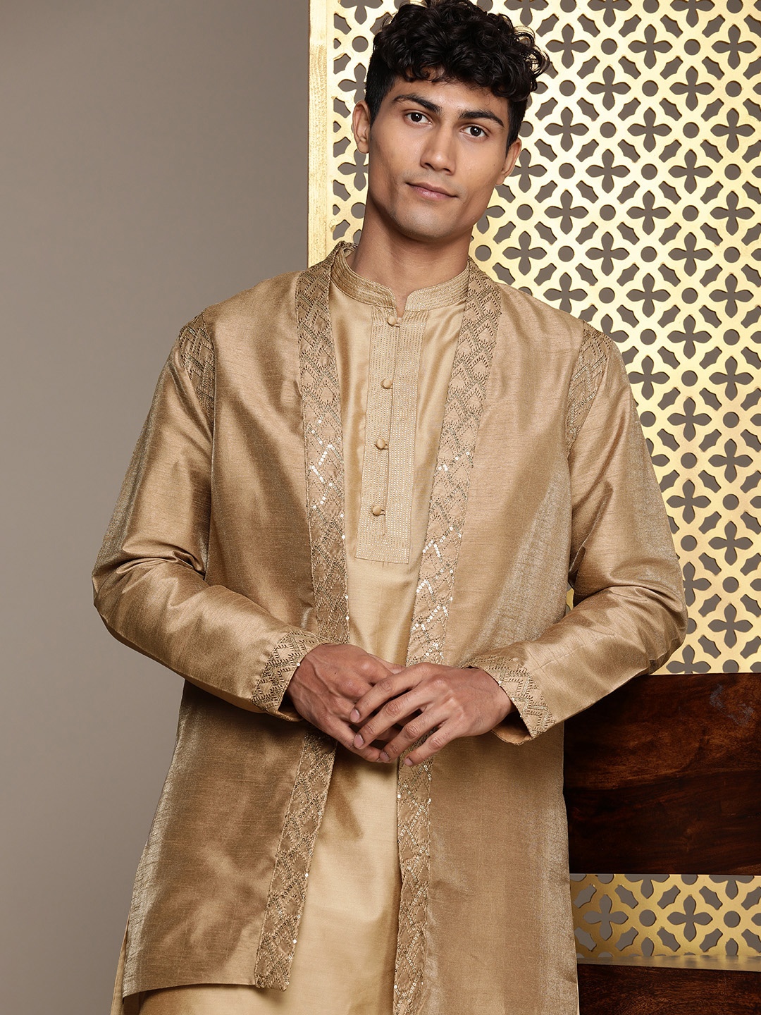 

House of Pataudi Men Jashn Kurta With Trousers & Sequinned Jacket, Beige