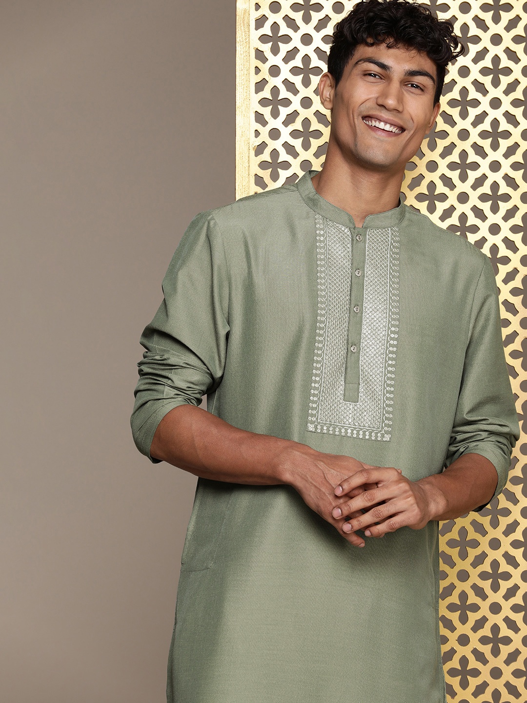 

House of Pataudi Men Jashn Ethnic Motifs Embroidered Sequinned Pastels Kurta, Green