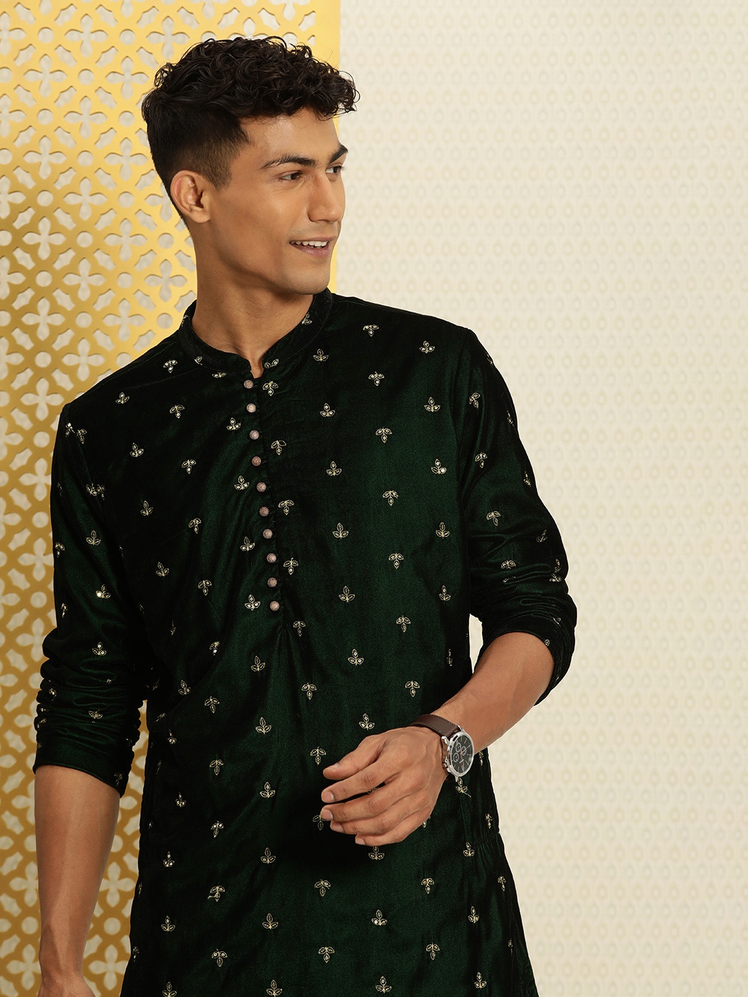 

House of Pataudi Ethnic Motifs Embroidered Sequinned Jashn Kurta, Green