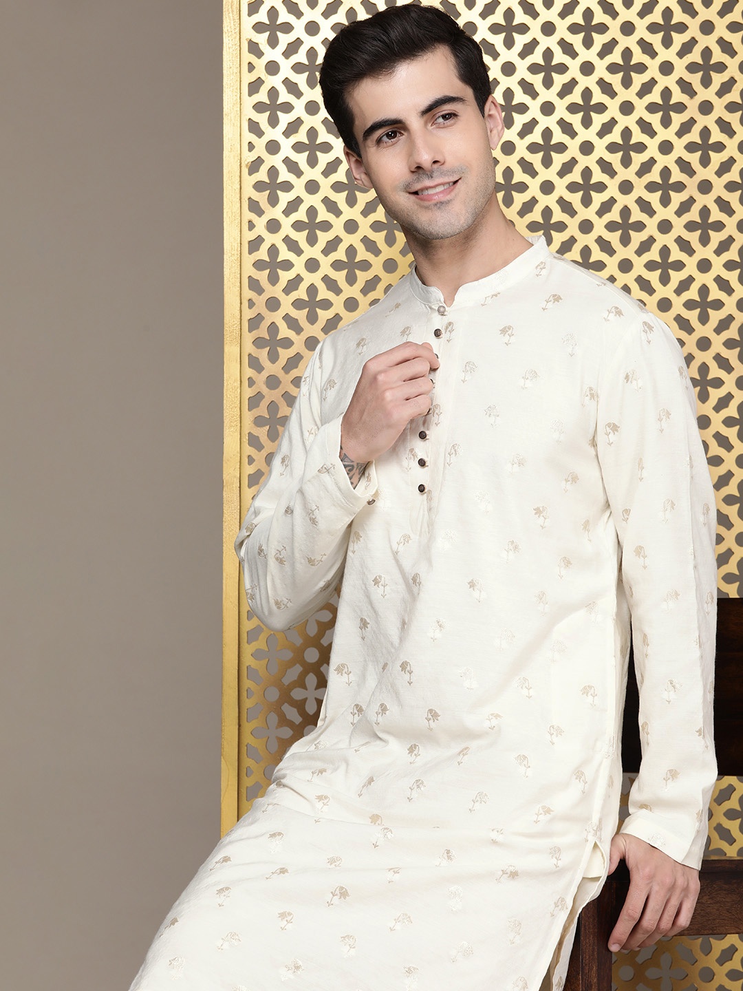

House of Pataudi Ethnic Motifs Embroidered Zari Jashn Kurta, Off white