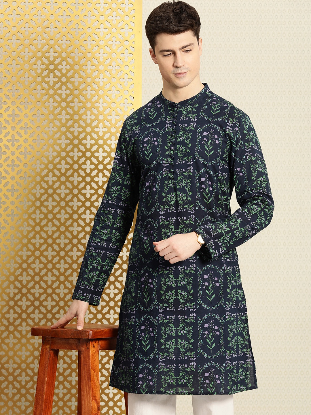 

House of Pataudi Jashn Floral Printed Pure Cotton Kurta, Navy blue