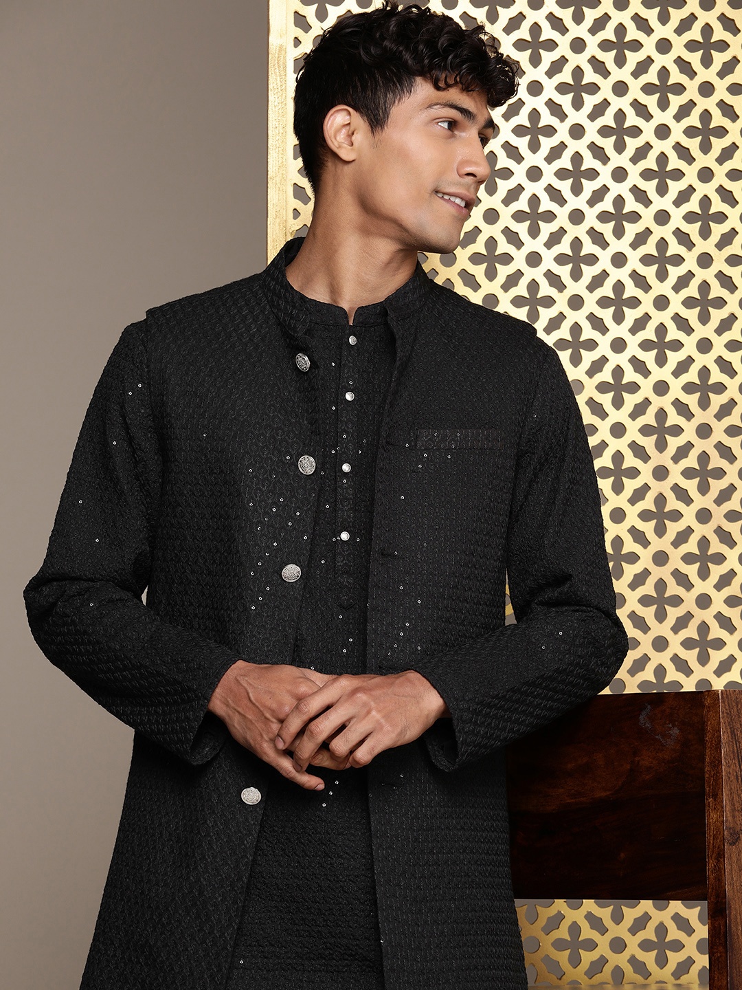 

House of Pataudi Men Ethnic Motifs Sequined Jashn Kurta with Trousers & Nehru Jacket, Black