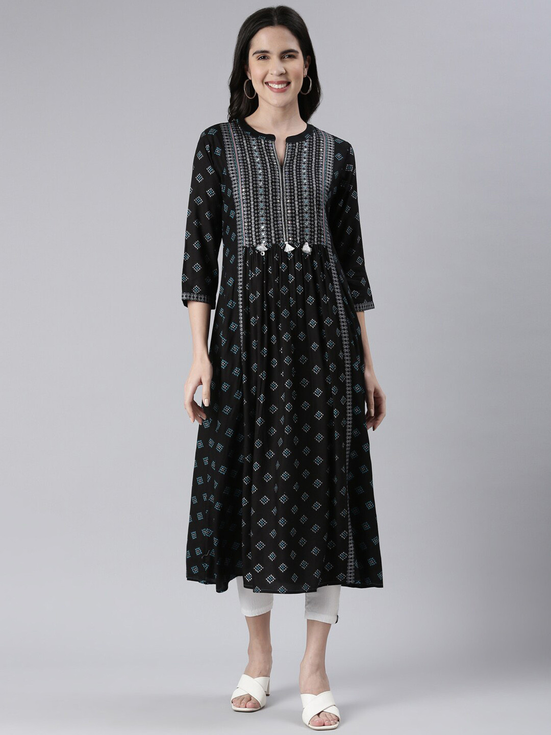 

Neerus Geometric Printed Mandarin Collar Kurta, Navy blue