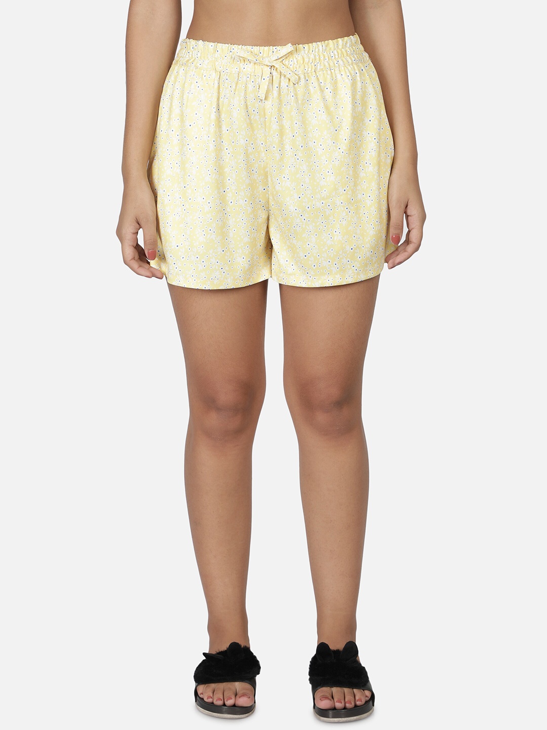 

NUEVOSDAMAS Women Floral Print Mid-Rise Regular Shorts, Yellow