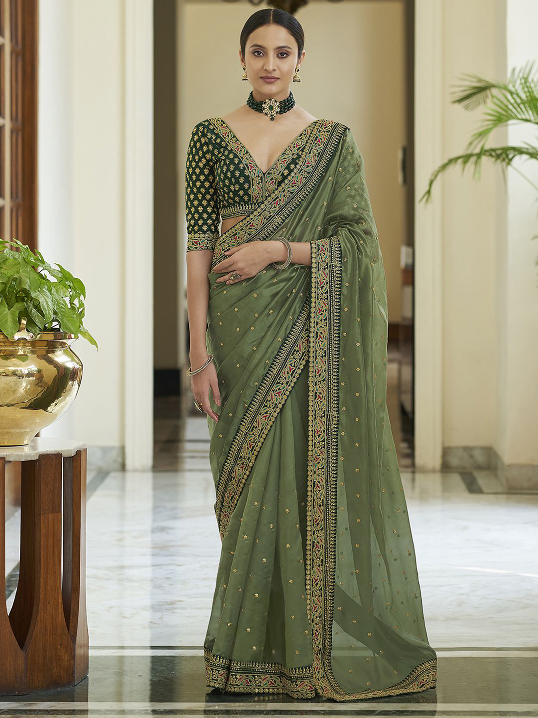 

Satrani Green & Gold-Toned Ethnic Motifs Embroidered Saree