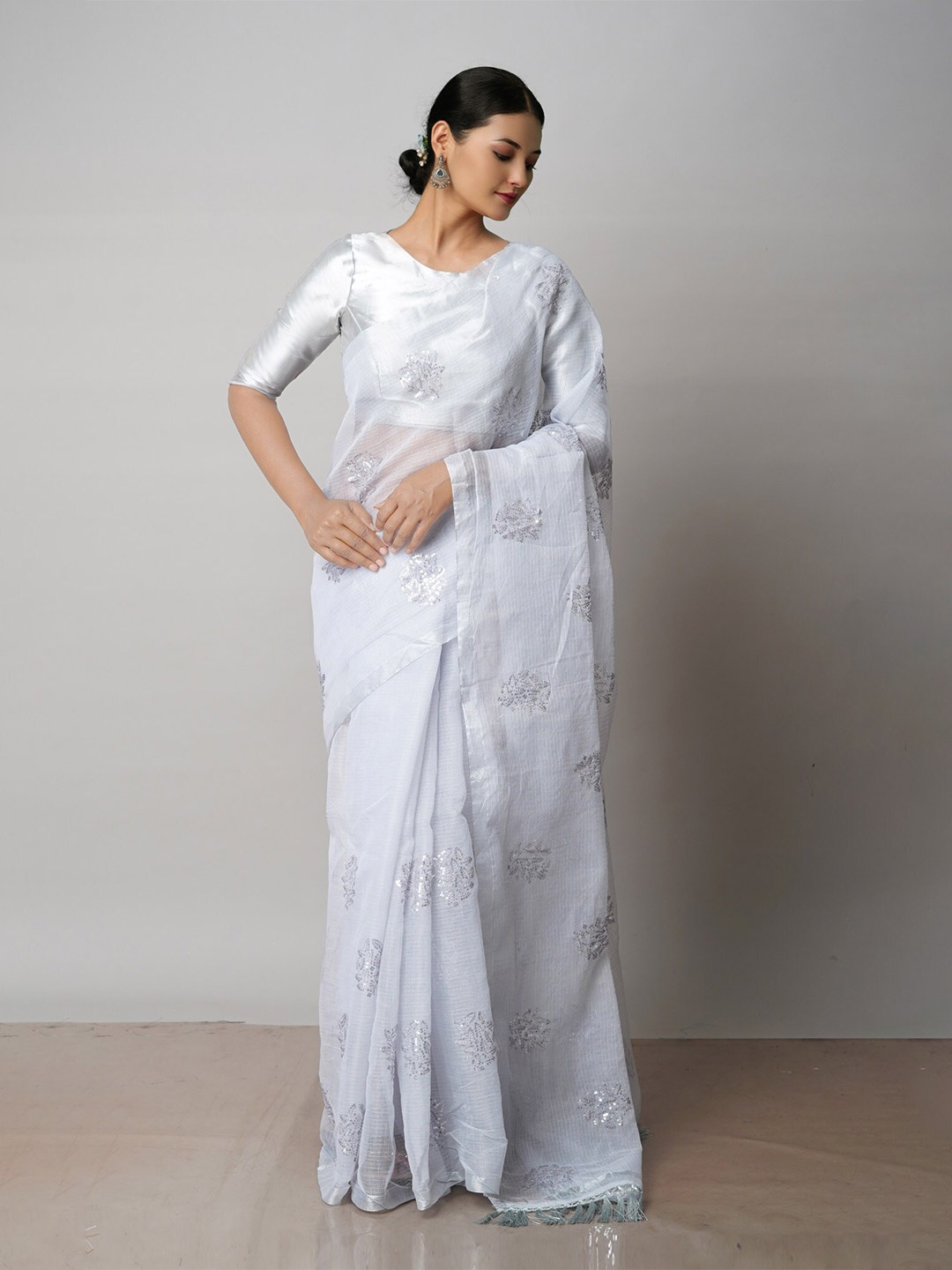 

Unnati Silks Floral Embroidered Zari Pure Cotton Kota Saree, Grey