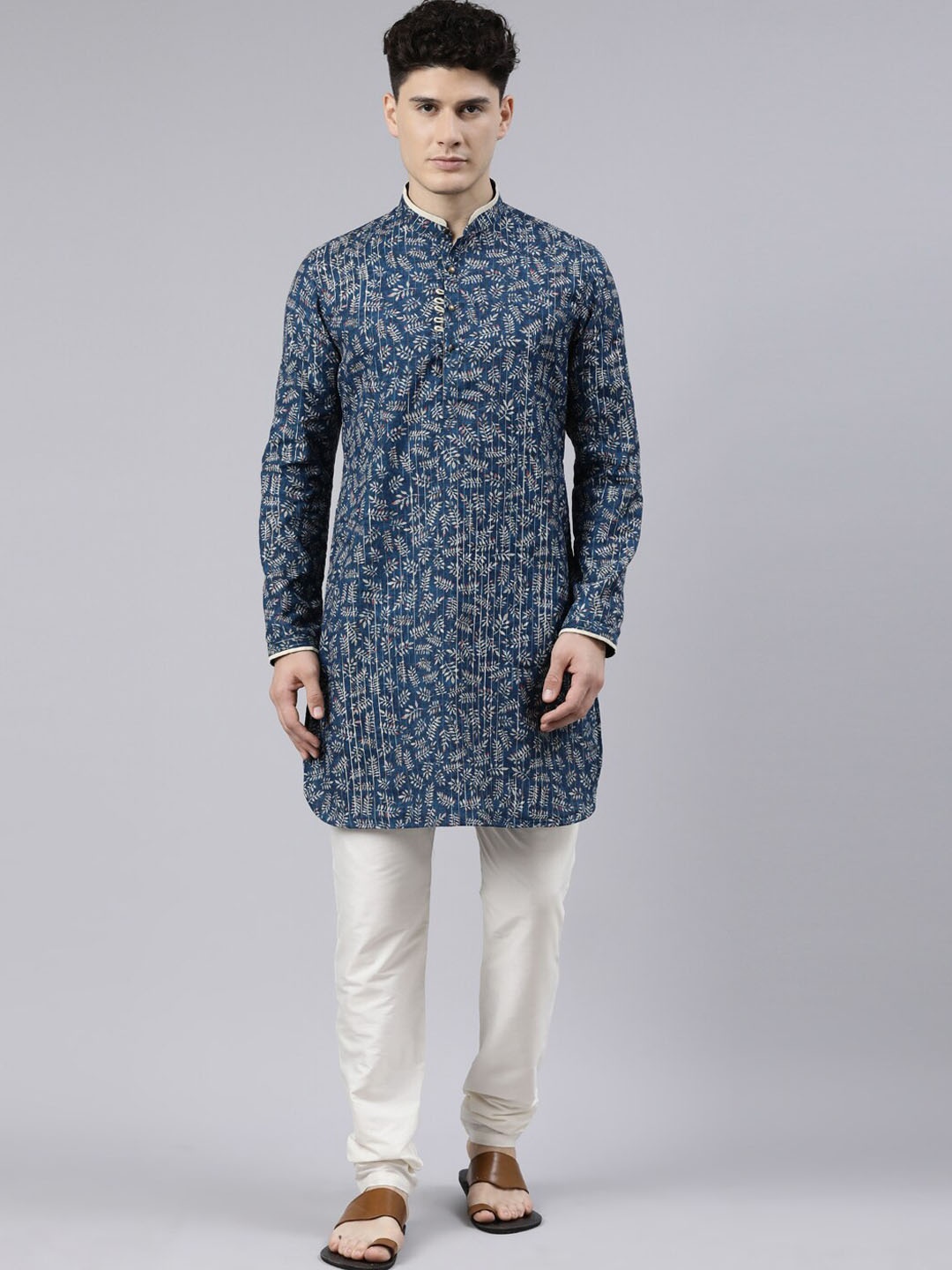 

TheEthnic.Co Ethnic Motifs Printed Pure Cotton Kurta with Churidar, Navy blue