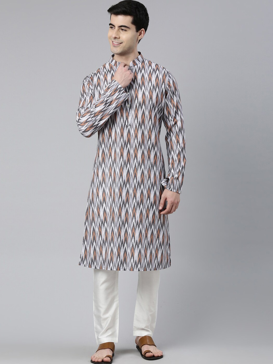 

TheEthnic.Co Abstrct Printed Mandarin Collar Pure Cotton Kurta with Pyjamas, Grey