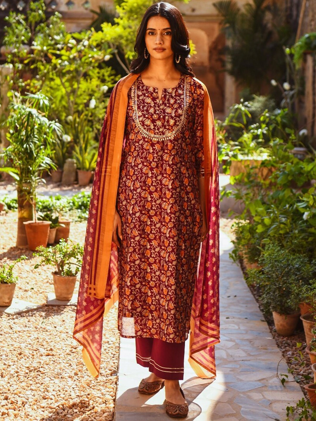 

KARAJ JAIPUR Floral Printed Gotta Patti Kurta with Trousers & Dupatta, Maroon