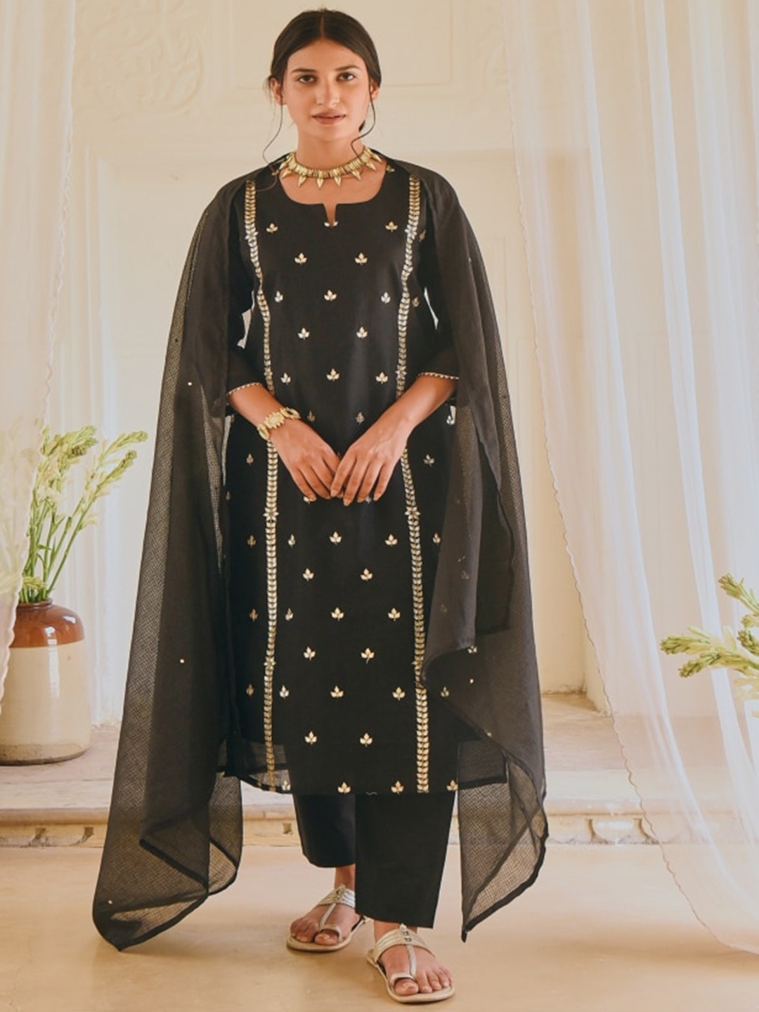 

KARAJ JAIPUR Ethnic Motifs Embroidered Gotta Patti Kurta With Trousers & Dupatta, Black