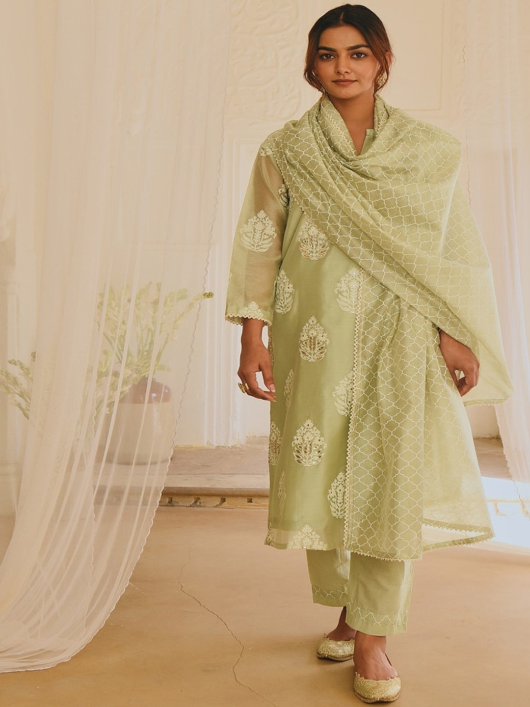 

KARAJ JAIPUR Ethnic Motifs Embroidered Gotta Patti Kurta with Trousers & Dupatta, Green