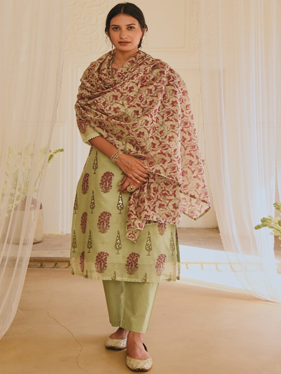 

KARAJ JAIPUR Ethnic Motifs Printed Gotta Patti Kurta With Trousers & Dupatta, Green