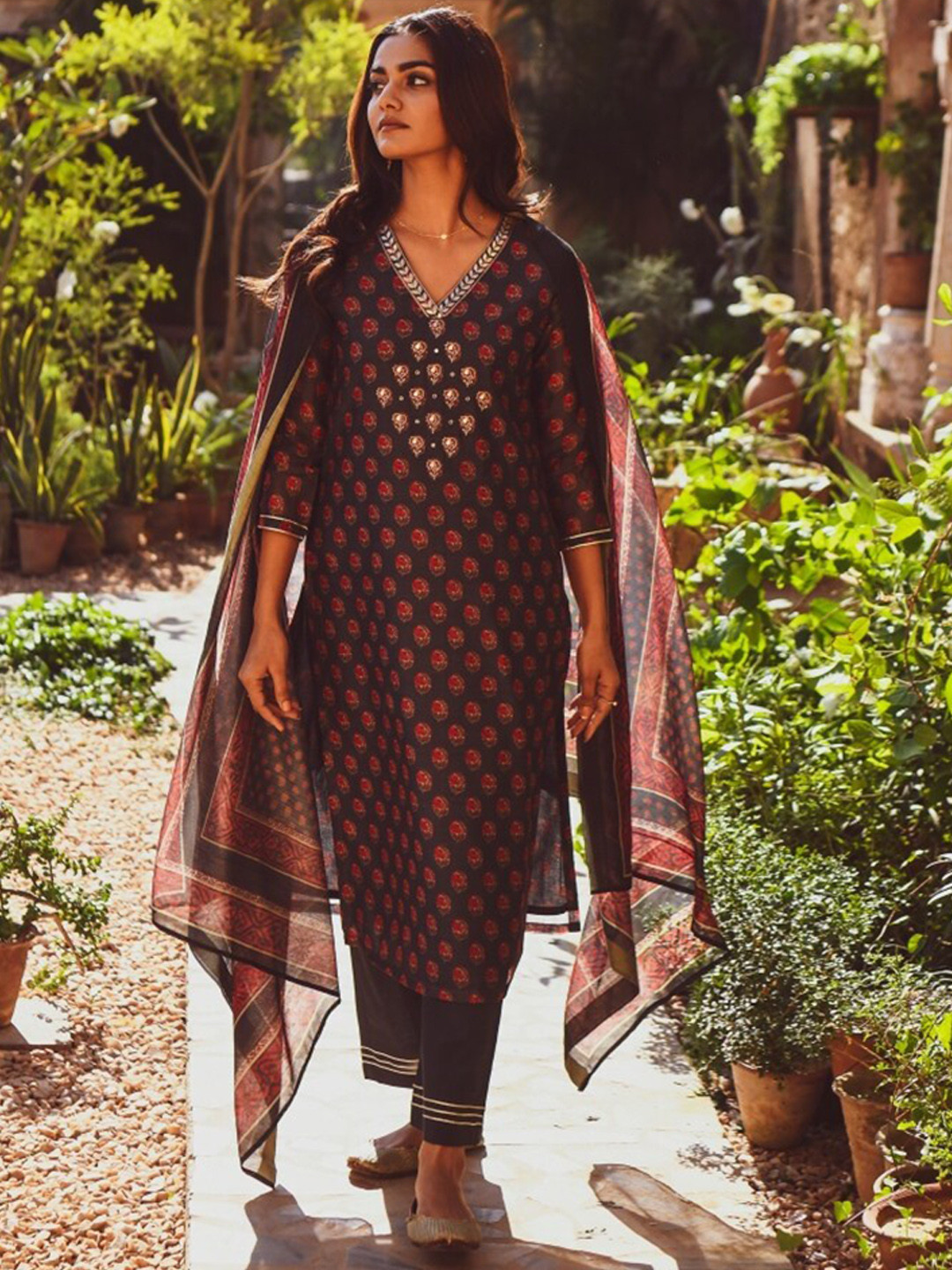 

KARAJ JAIPUR Floral Printed V Neck Thread Work Kurta With Trousers & Dupatta, Grey